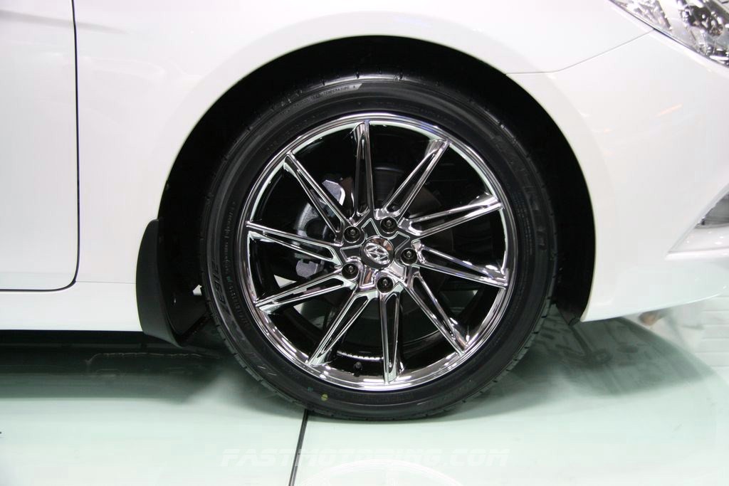 Only the test drive unit Hyundai Sonata we use in our review, did not have cruise control and rear air-con vents. hyundai sonata reviews. Only the test drive unit Hyundai Sonata we use in our review, did not have cruise control and rear air-con vents.