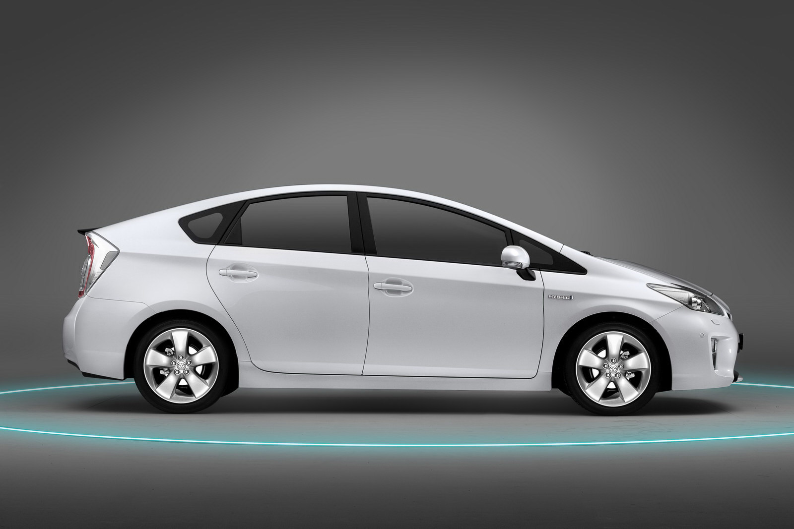 new-2012-toyota-prius-12.jpg