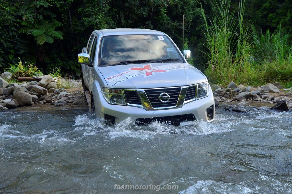 Nissan navara new facelift malaysia #4