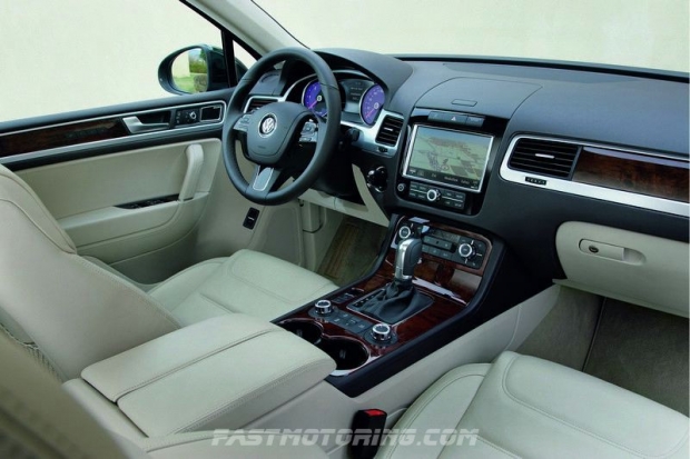 Volkswagen Touareg Hybrid 3.0L 13158 620xfloat= db2010au00379 large Volkswagen Touareg Hybrid Introduced in Malaysia Under Think Blue Programme