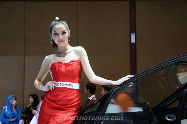 5122  630xfloat= img 6987 Hot Girls at Kuala Lumpur International Motor Show 2010