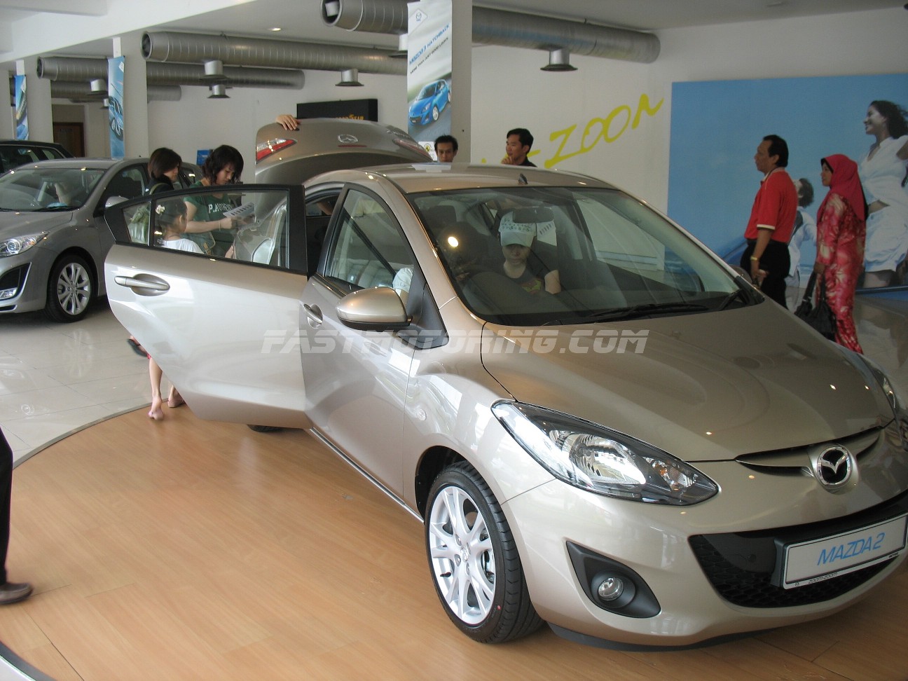 Compare mazda2 honda city #5