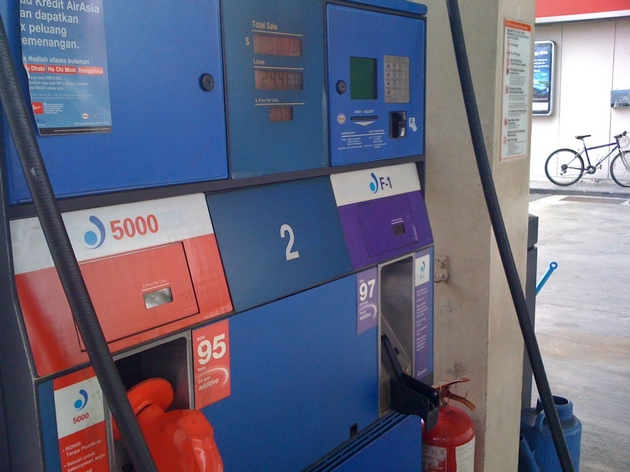 RON95 Unleaded Fuel up 5 sen to RM1.90 per litre