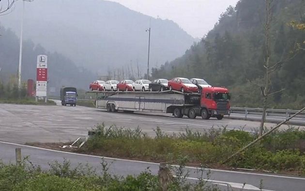 China CarCarrierTruck Oversized car carrier truck to handle the car sales boom in China