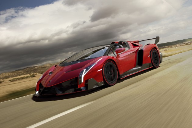 veneno_roadster_ambient