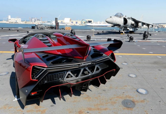 veneno_roadster_su_portaerei_cavour_3