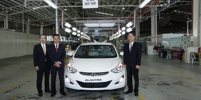 Official Rollout of the Hyundai Elantra for export (L-R Hideki Yanagisawa, Rizal Jailan and HK Kim)