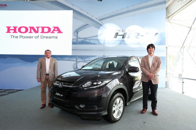 01 HMSB President & COO Mr. Roslan Abdullah & All-New HR-V A-LPL Mr.Yosuke Sato with the All-New HR-V_resize