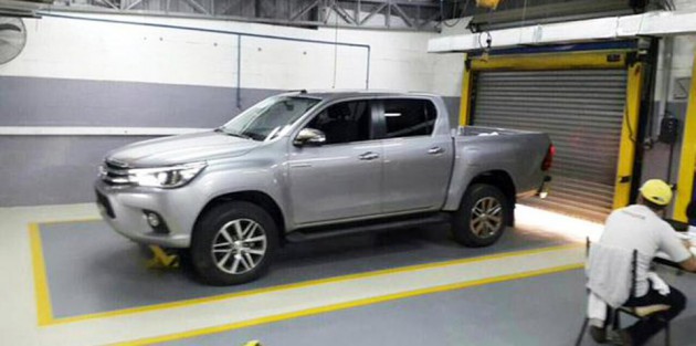 8th Generation 2016 Toyota Hilux Spied