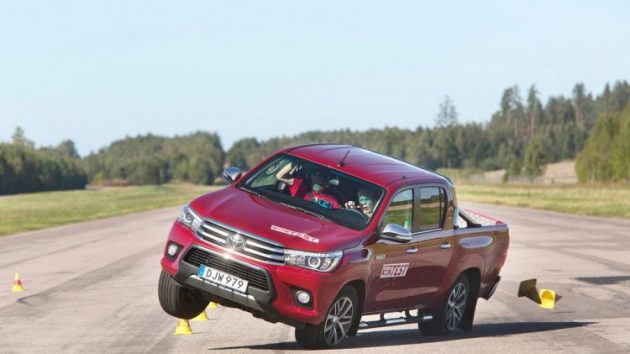 Toyota HiLux fails Swedish moose test
