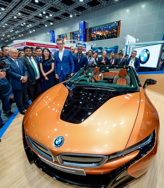 the-first-ever-bmw-i8-roadster-1