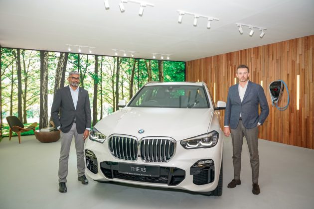 1-l-to-r-sashi-ambi-head-of-corporate-communications-of-bmw-group-malaysia-harald-hoelzl-managing-director-of-bmw-group-malaysia-with-the-new-bmw-x5-xdrive45e-m-sport
